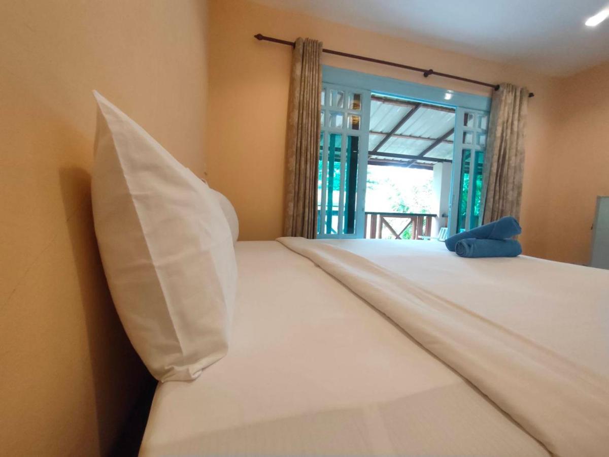 Banana Beach Resort Ko Lanta Buitenkant foto